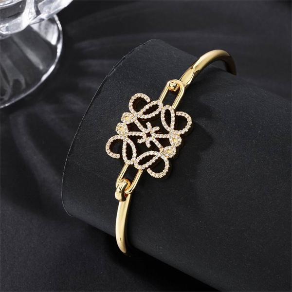 LOEWE ロエベ 偽物 バングル シルバー＆ゴールド アナグラムモチーフ ラグジュアリージュエリー