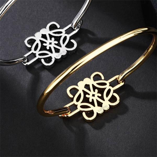 LOEWE ロエベ 偽物 バングル シルバー＆ゴールド アナグラムモチーフ ラグジュアリージュエリー