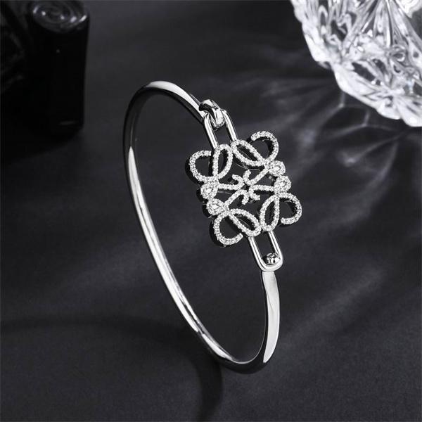 LOEWE ロエベ 偽物 バングル シルバー＆ゴールド アナグラムモチーフ ラグジュアリージュエリー