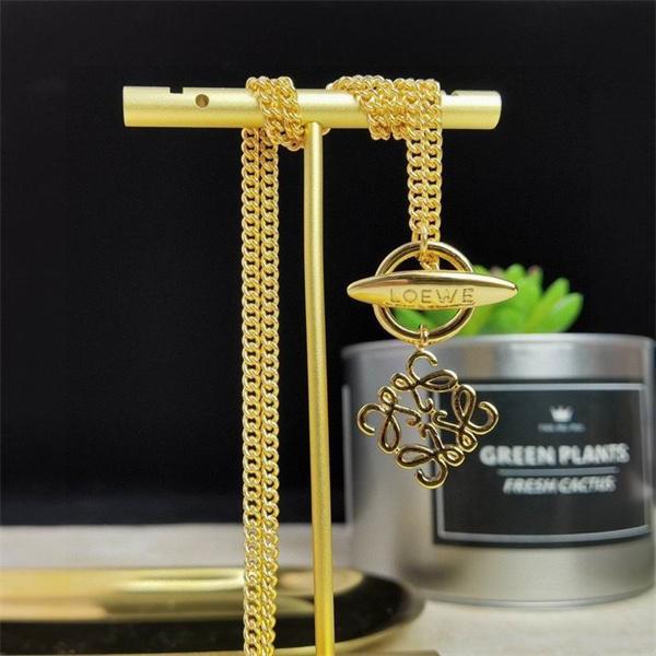 話題沸騰！LOEWE ロエベ コピー ネックレス ゴールドチェーン アナグラムチャーム付き