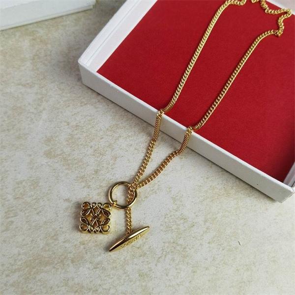 話題沸騰！LOEWE ロエベ コピー ネックレス ゴールドチェーン アナグラムチャーム付き