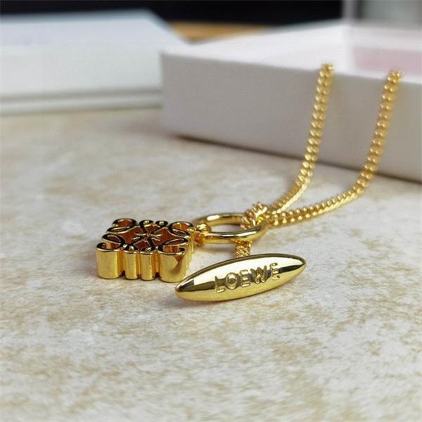 話題沸騰！LOEWE ロエベ コピー ネックレス ゴールドチェーン アナグラムチャーム付き