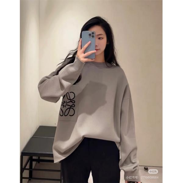 2025秋冬 ロエベ LOEWE 偽物 セーター グレーロゴデザイン シンプルで高級感ある一枚