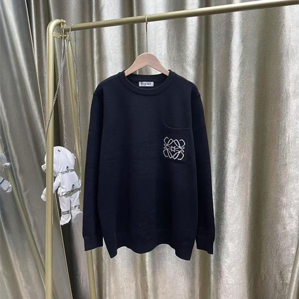 定番人気 ロエベ LOEWE スーパーコピー セーター ブラックロゴポケット シンプルで上質なデザイン