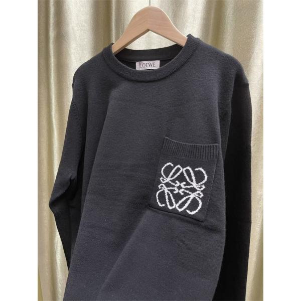 定番人気 ロエベ LOEWE スーパーコピー セーター ブラックロゴポケット シンプルで上質なデザイン