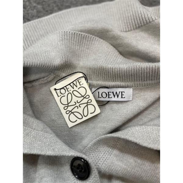 ロエベ LOEWE 偽物 カーディガン グレーレザーポケットデザイン 高級感あふれる上品アウター