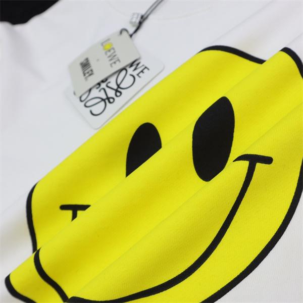 LOEWE ロエベ コピー パーカー ホワイトスマイルプリント 秋冬に映えるカジュアルデザイン