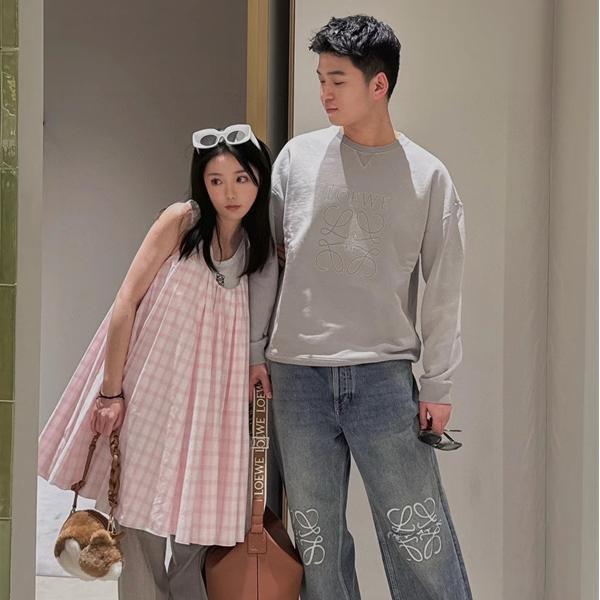 2025秋冬 ロエベ LOEWE コピー パーカー グレー刺繍ロゴ 高品質で洗練された着こなし