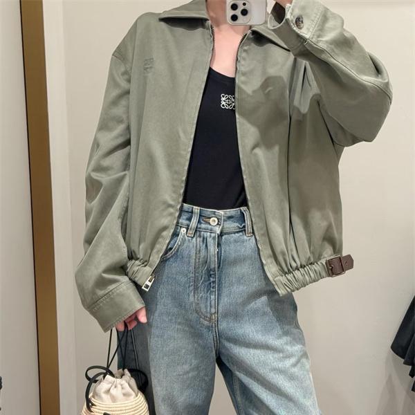シンプル 2025秋冬 LOEWE 偽物 ジャケット ロエベ カーキカラー 上品なカジュアルスタイル