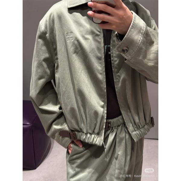 シンプル 2025秋冬 LOEWE 偽物 ジャケット ロエベ カーキカラー 上品なカジュアルスタイル