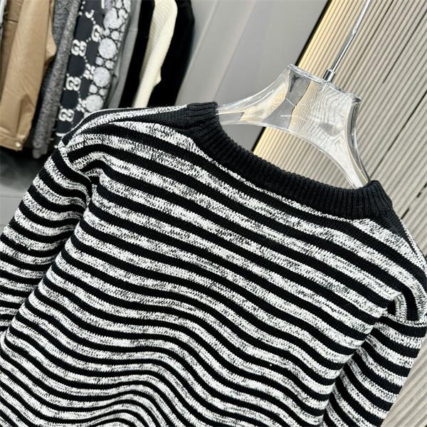 2025秋冬限定 ロエベ LOEWE 偽物 ニット セーター ボーダーデザイン シックで大人っぽく洗練された