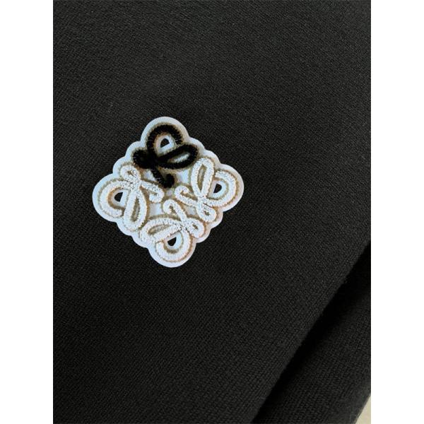 LOEWE 偽物 タートルネック ロエベ ロゴ刺繍入り 洗練されたスタイルを叶える秋冬セーター