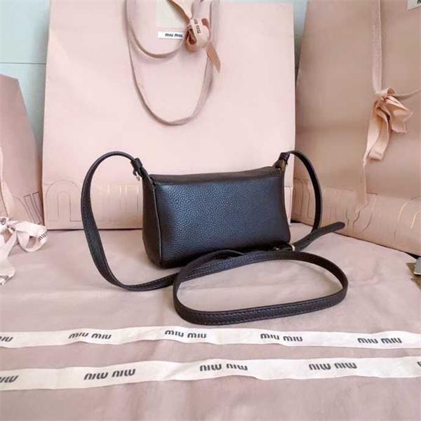 Miu Miu ミュウミュウ コピー 5BE097 本革 ミニショルダー 高品質 クロスボディバッグ ヴィンテージスタイル