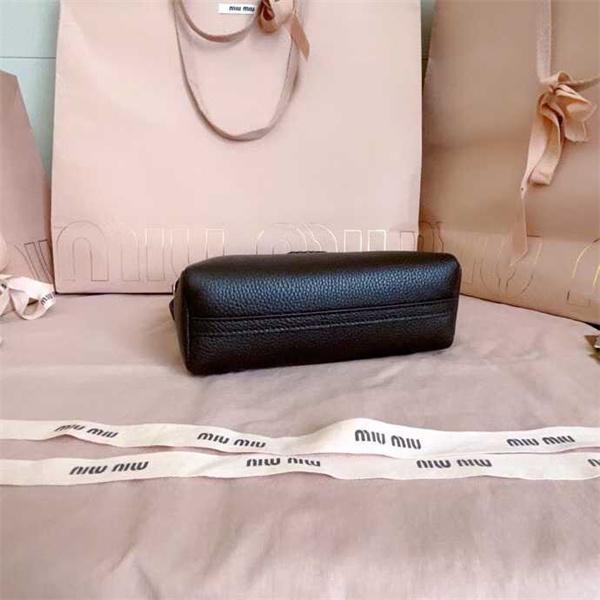 Miu Miu ミュウミュウ コピー 5BE097 本革 ミニショルダー 高品質 クロスボディバッグ ヴィンテージスタイル