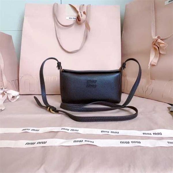 Miu Miu ミュウミュウ コピー 5BE097 本革 ミニショルダー 高品質 クロスボディバッグ ヴィンテージスタイル