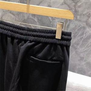 クールで洗練された印象 LOEWE ロエベ スーパーコピー ブラックセットアップ 2025秋冬トレンド