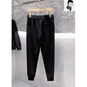 クールで洗練された印象 LOEWE ロエベ スーパーコピー ブラックセットアップ 2025秋冬トレンド