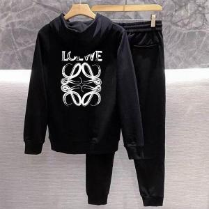 クールで洗練された印象 LOEWE ロエベ スーパーコピー ブラックセットアップ 2025秋冬トレンド