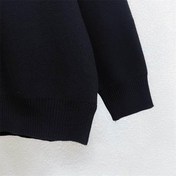 CELINE セリーヌ 偽物 2025秋冬 ブラック×ホワイト ボーダーロゴ ニット セーター 人気急上昇アイテム