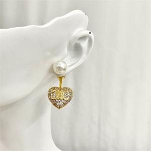 華やかで愛らしい輝き セリーヌ CELINE コピー 2025新作 トリオンフ×ハートモチーフ パール ピアス