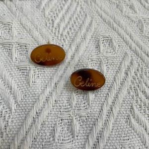  クラシックで上品な風合い セリーヌ CELINE コピー 2025秋冬新作 ロゴ エンボス オーバル ピアス