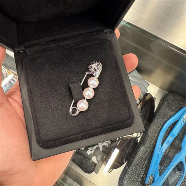 クロムハーツブローチ激安 デザイン性の高い 2025 CHROME HEARTSブランド コピー 激安(日本最大級)