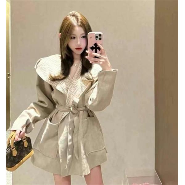 2025年秋冬最新のトレンド フェンディ コートコピー FENDI  防寒とおしゃれを両立させるコーデ_ブランド コピー 激安(日本最大級)