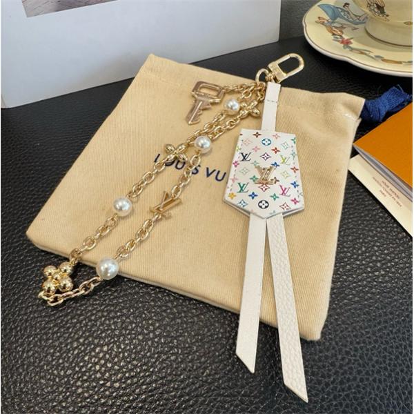 日々のコーデをトレンドに LOUIS VUITTON 軽やかなトレンドに合う  ルイ ヴィトンキーホルダーブランド コピー 激安(日本最大級)