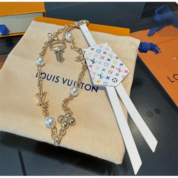 日々のコーデをトレンドに LOUIS VUITTON 軽やかなトレンドに合う  ルイ ヴィトンキーホルダーブランド コピー 激安(日本最大級)