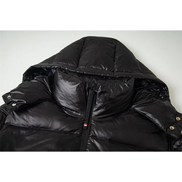 モンクレール MONCLER ダウンジャケット コピー 袖ロゴワッペン フード付き フルジップ2025秋冬 新作通販ショッピング