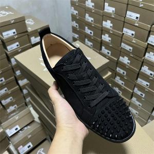 クリスチャンルブタン スーパーコピー シック エレガント スエード スタッズスニーカー Christian Louboutin