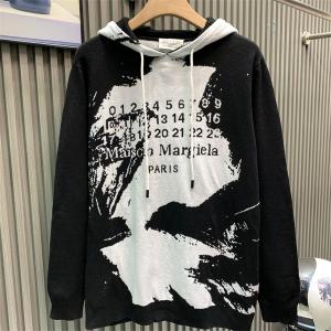 Maison Margiela 偽物 パーカー カレンダーロゴ アートグラフィック デザイン モード マルジェラ