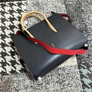 クリスチャンルブタン 偽物 落ち着いた 上質 エレガント ブラック 2WAY バッグ CHRISTIAN LOUBOUTIN