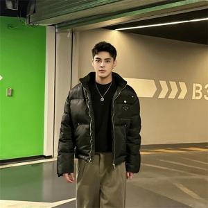 PRADA スーパーコピー ダウンジャケット ブラック = 防寒 カジュアル シック デザイン プラダ