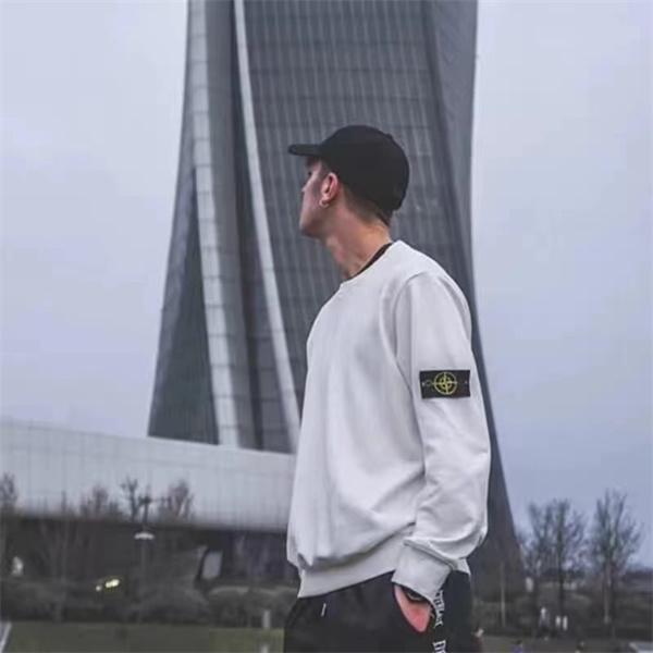 ストーンアイランド STONE ISLAND コピー ロゴパッチ スウェットシャツ クルーネック メンズ カジュアル ホワイト