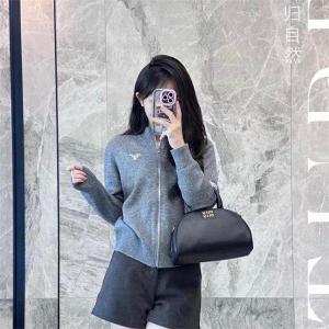 PRADA コピー ジップアップ ニット スマートフィット 軽量 メンズ向け カジュアル プラダ