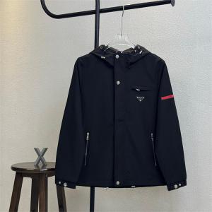 プラダ スーパーコピー フードジャケット スポーティ シック...