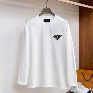プラダ スーパーコピー 長袖Tシャツ ホワイト 大きめロゴ 高級感漂う トップス PRADA