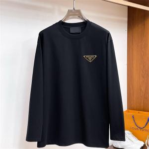 プラダ スーパーコピー 長袖Tシャツ ホワイト 大きめロゴ 高級感漂う トップス PRADA