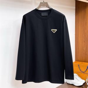 プラダ スーパーコピー 長袖Tシャツ ブラックロゴ モダンデザイン 当店イチオシ プラダ