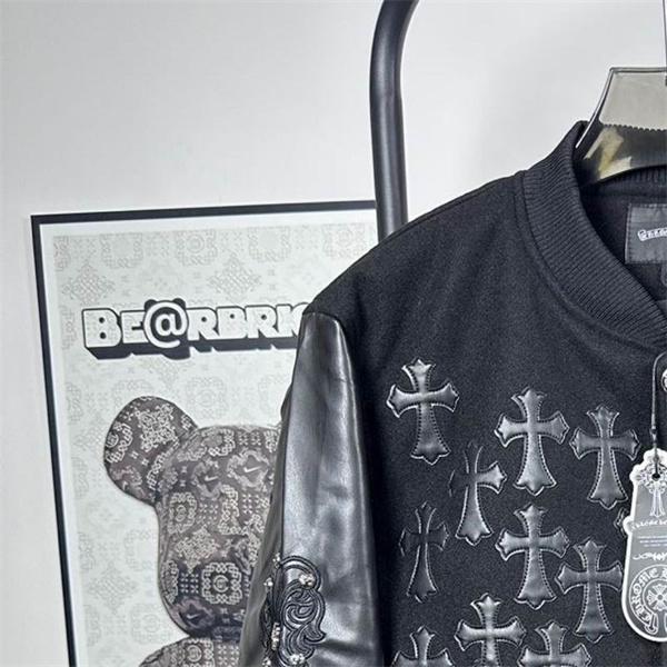 CHROME HEARTS コピー 上品 重厚 レザースタジャン クロス刺繍 ブラック クロムハーツ