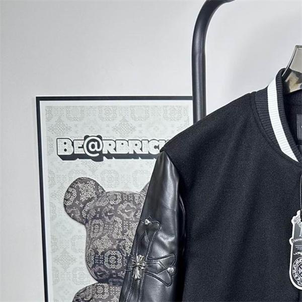 クロムハーツ 偽物 おしゃれ 重厚 レザースタジャン ブラック 入手困難 CHROME HEARTS