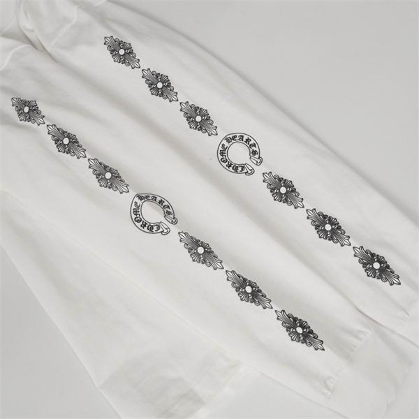 クロムハーツ 偽物 クラフト感 重視 シックデザイン 長袖Tシャツ バッククロスモチーフ CHROME HEARTS