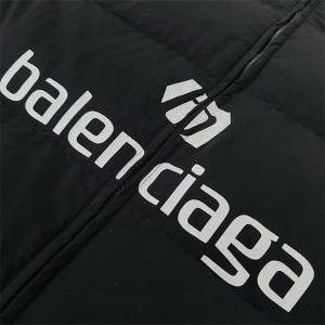 バレンシアガ スーパーコピー ダウンジャケット スポーツスタイル 厚手 防寒 ロゴ入り ブラック BALENCIAGA