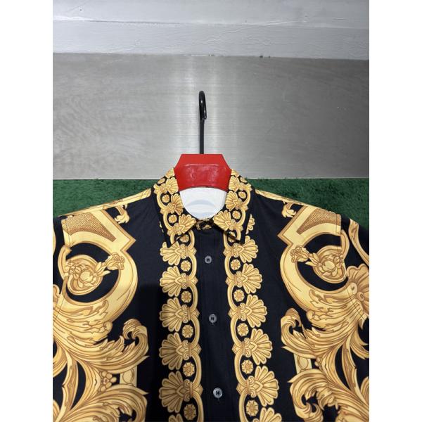 ヴェルサーチ長袖シャツコピー アイテム VERSACE 秋冬らしいカジュアルな雰囲気を持つ_ブランド コピー 激安(日本最大級)
