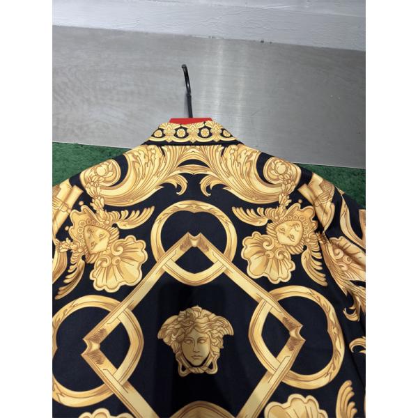 ヴェルサーチ長袖シャツコピー アイテム VERSACE 秋冬らしいカジュアルな雰囲気を持つ_ブランド コピー 激安(日本最大級)