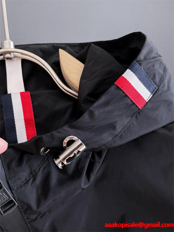 ナイロンブルゾン メンズ 軽量 撥水 モンクレール MONCLER コピー フードロゴ ウインドブレーカー