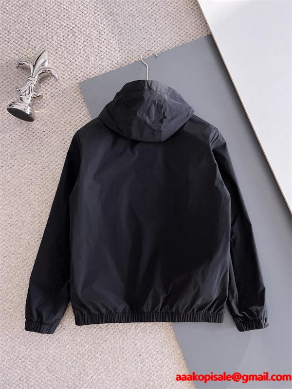 ナイロンブルゾン メンズ 軽量 撥水 モンクレール MONCLER コピー フードロゴ ウインドブレーカー