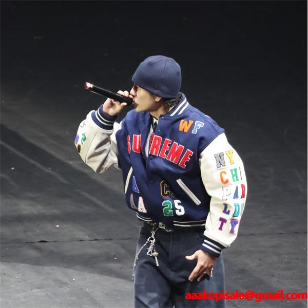 ネイビー×ホワイト 2025秋冬 カラフルロゴ Supreme シュプリーム 偽物 スタジャン