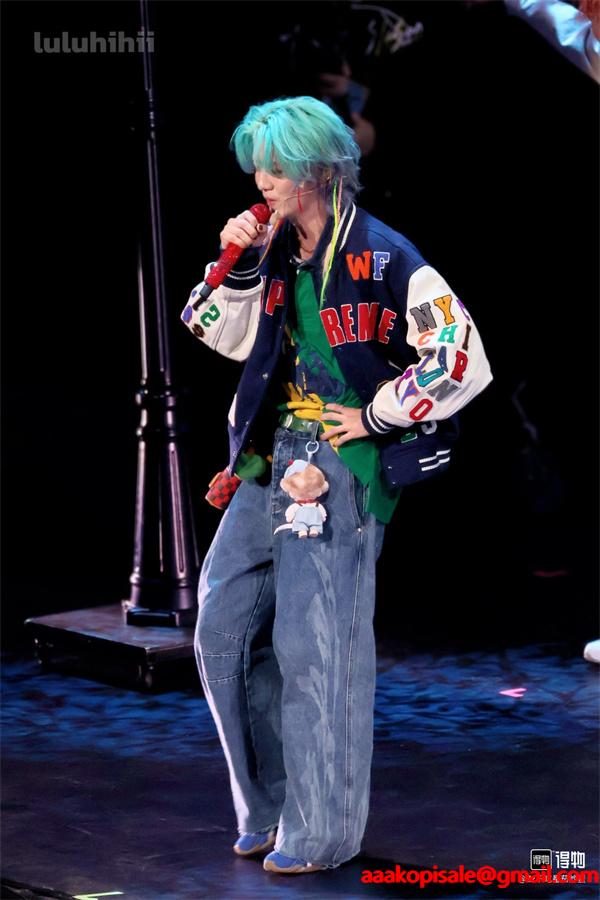 ネイビー×ホワイト 2025秋冬 カラフルロゴ Supreme シュプリーム 偽物 スタジャン